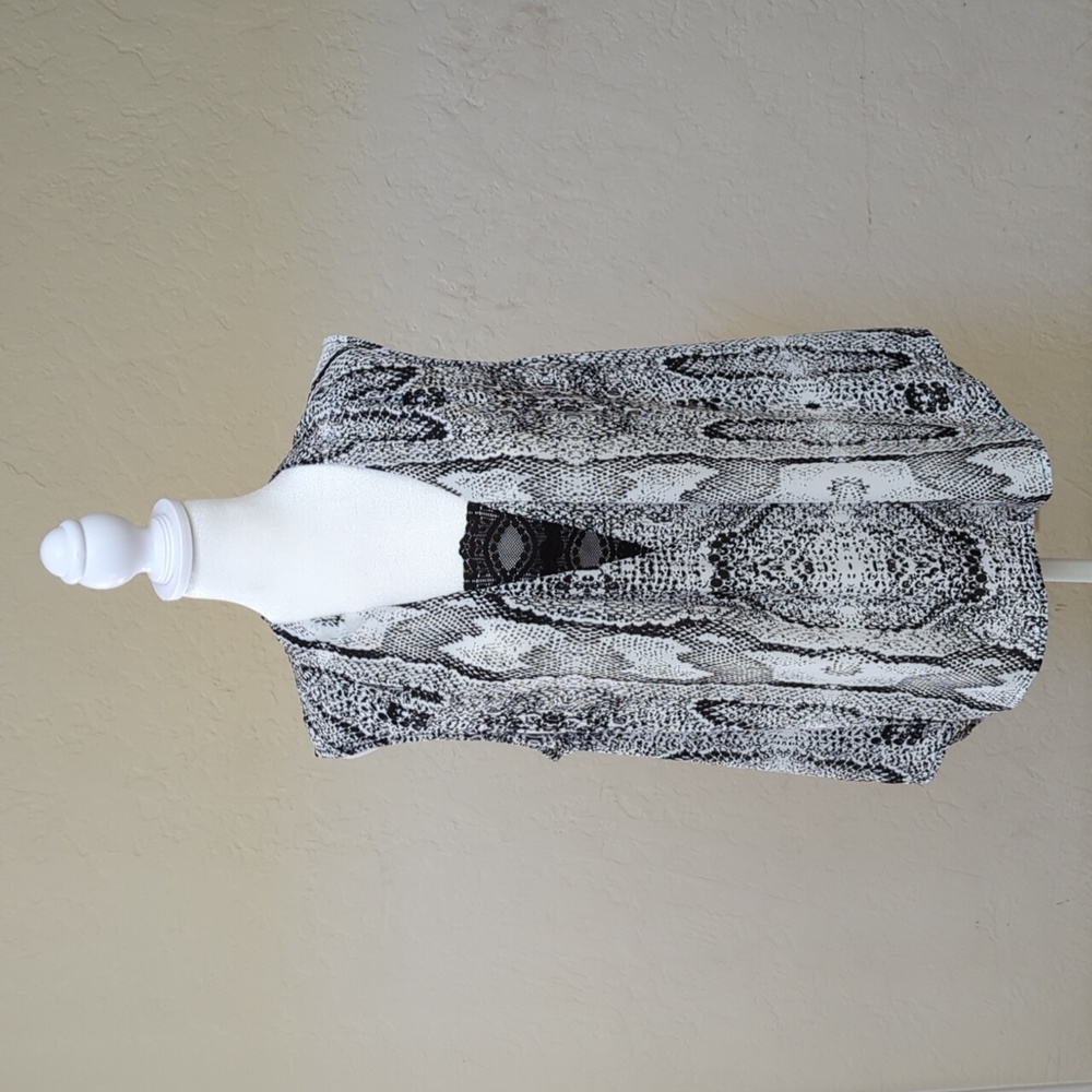 Daniel Rainn Snakeskin Sleeveless V Neck Blouse with Lace Insert Size Large